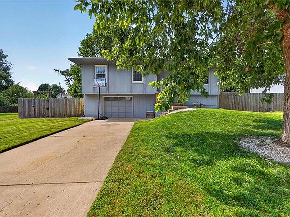 4th image of 1802 Parkwood Dr