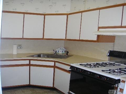 4th image of 8875 Eldert Ln