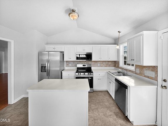 5th image of 100 Waterford Dr