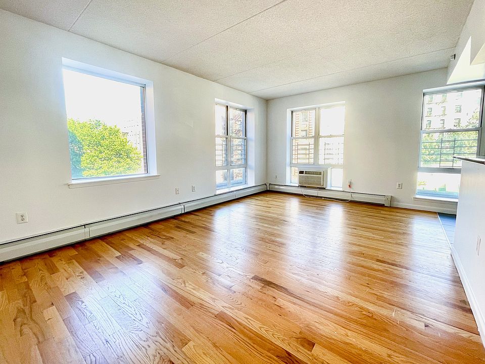 1st image of 4469 Broadway Unit 304