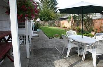 3rd image of 12415 Avenue Dubois SW
