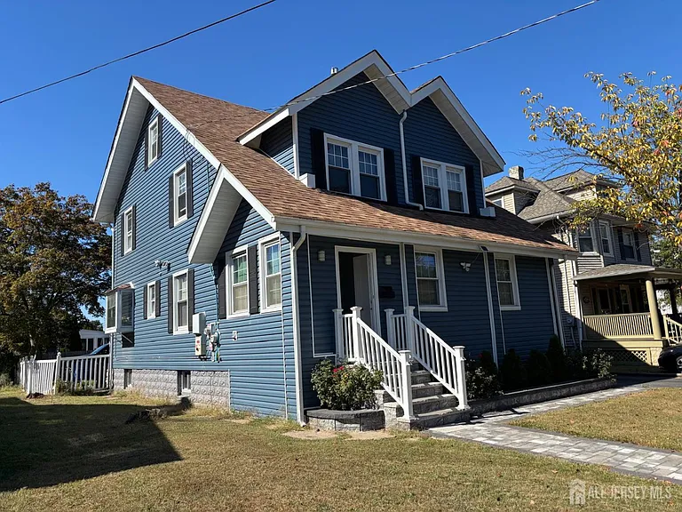 220 S Washington Ave — Photo 1