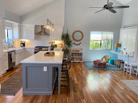 Quartz island/countertops and under cabinet lights