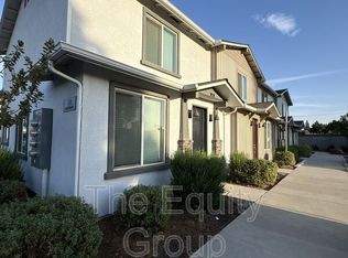 418 S Summit St Unit 102, Visalia, CA 93292