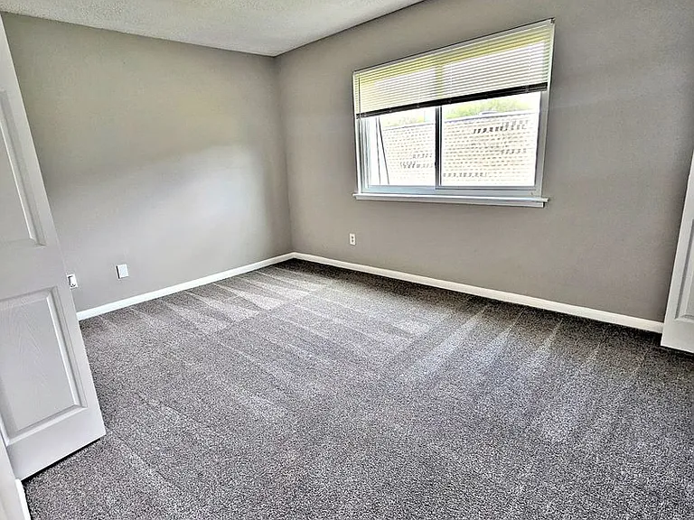 Avalon Cove Townhomes — Photo 36