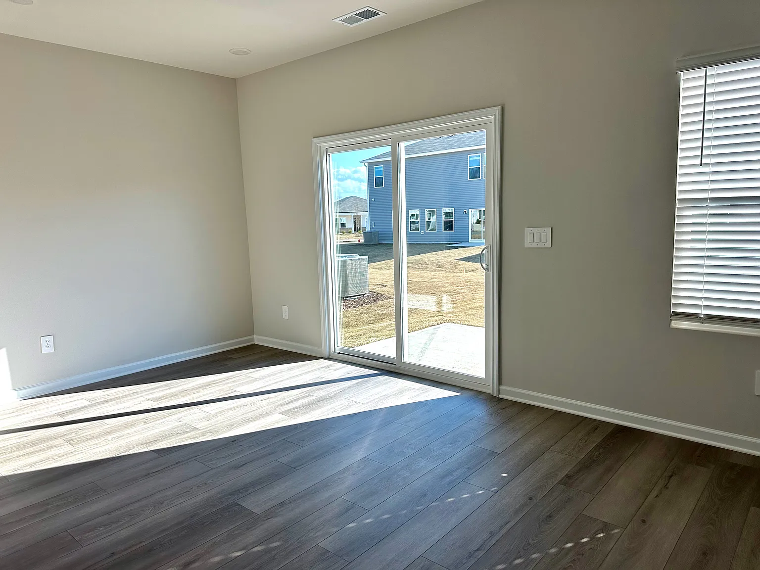 5 bed, 2674 sqft, $2,399 — Photo 4