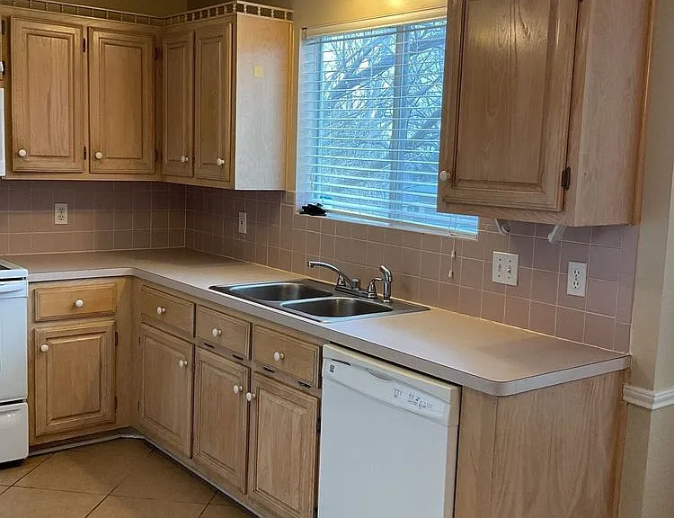 1701 Tanglewood Dr — Photo 5