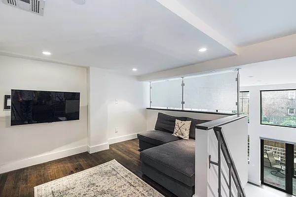 Sold by Tyler Vincent Real Estate Inc | media 4