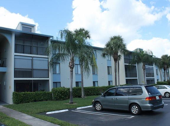 2nd image of 1111 Green Pine Blvd APT G1