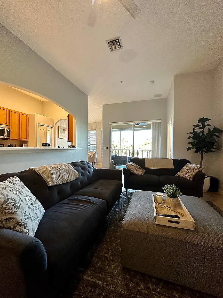 Building Photo - 13245 Silver Thorn Loop #6