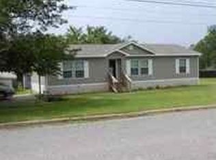 302 W Dallas St, Llano, TX 78643