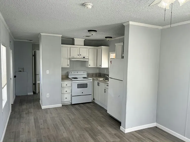 Avon Park Village II — Photo 60