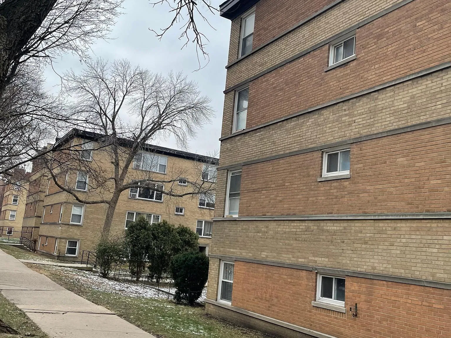 6128 N Damen Ave — Photo 2
