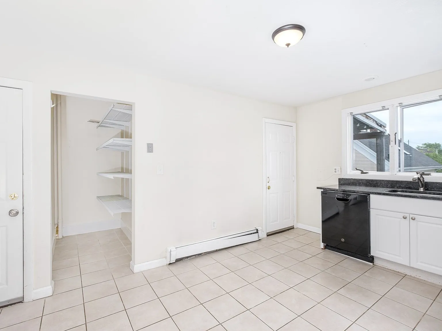 3 bed, 1.0 bath, 1100 sqft, $3,000 — Photo 4
