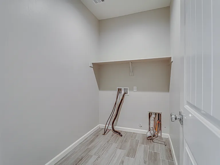 8400 Jean Anne St — Photo 5