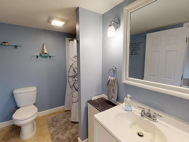 1053 Upper St — Photo 1