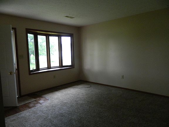 5th image of 4878 Mercedes Dr