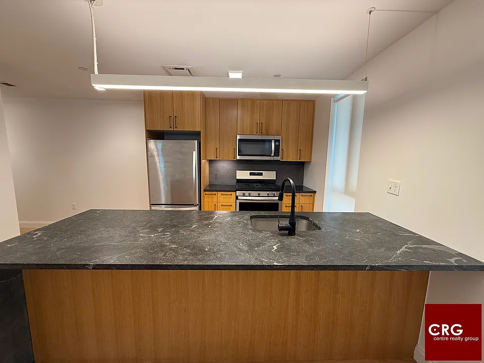 83-84 Gardner St #209L