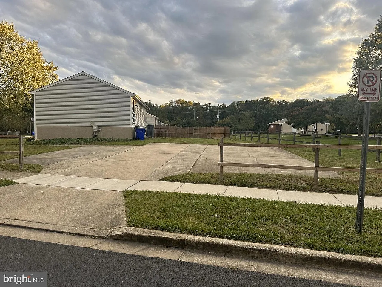 5 bed, 1900 sqft, $755 — Photo 3