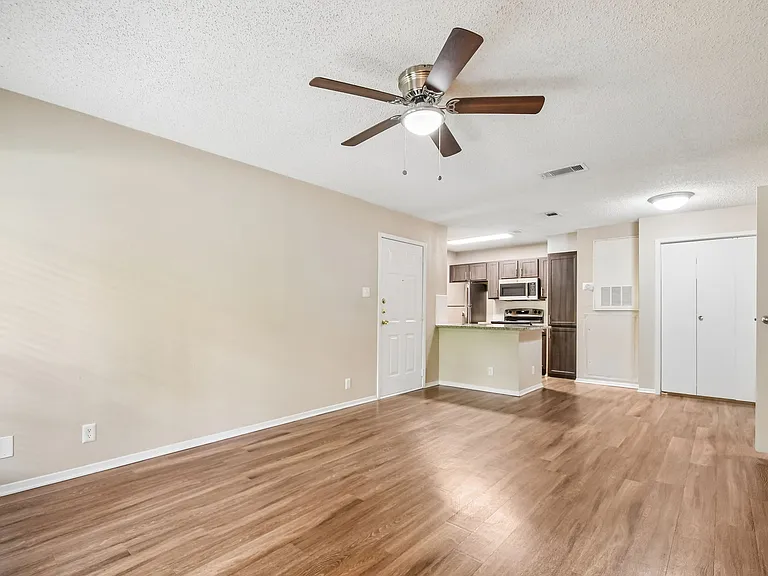 Chappell Hill Apartments — Photo 34