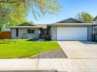 8118 W Grand Ronde Ave, Kennewick, WA 99336