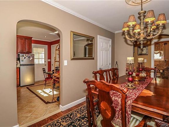 5th image of 33 E Kupsch St