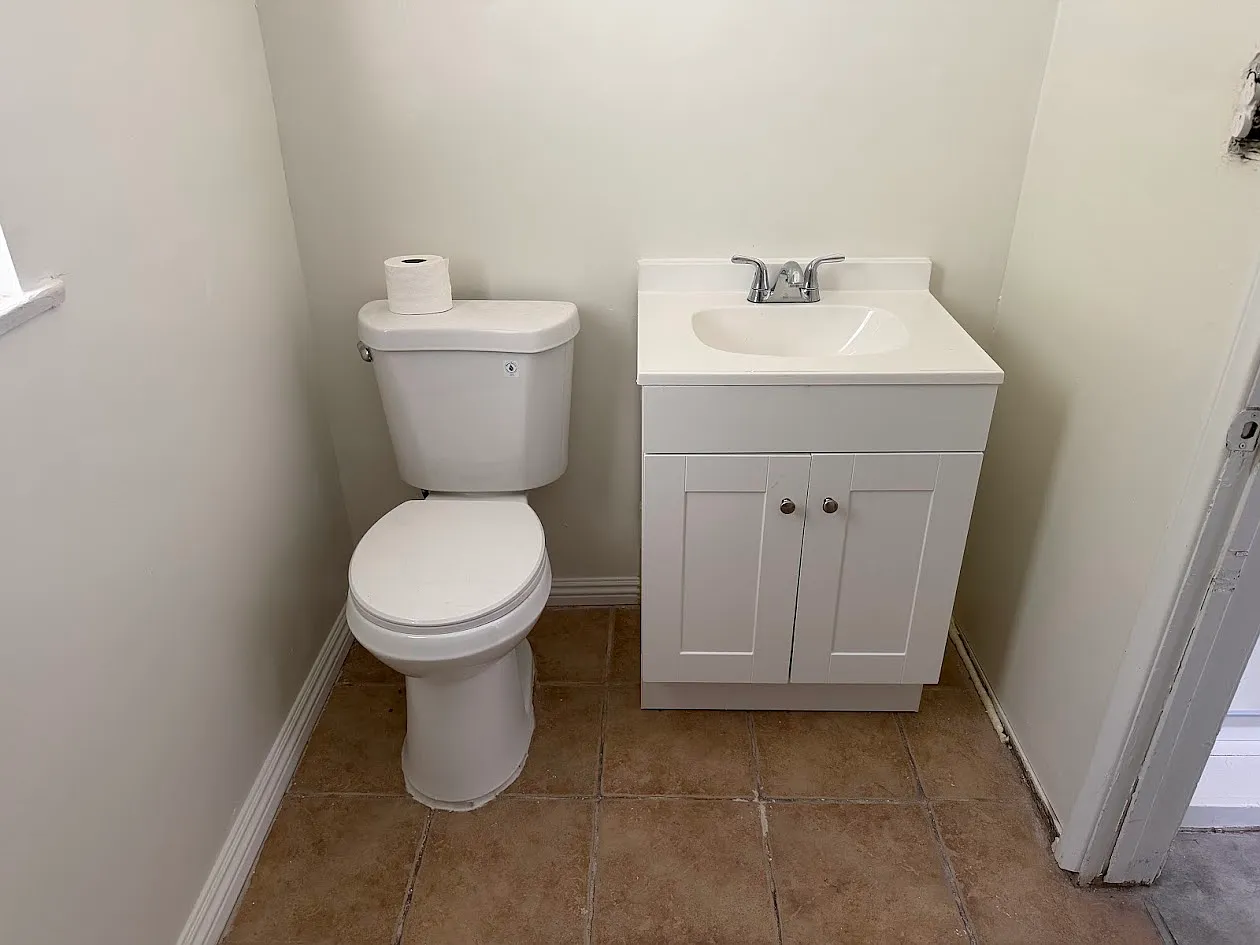2 bed, 700 sqft, $1,900 — Photo 1