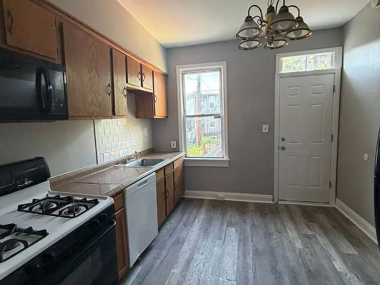 1814 Penrose Ave — Photo 14