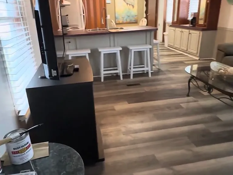 104 W Fowler Dr — Photo 2