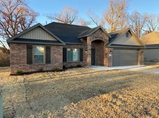 1380 Bay Ave, Springdale, AR 72764