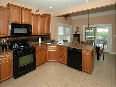 3rd image of 4732 Shirley Ln