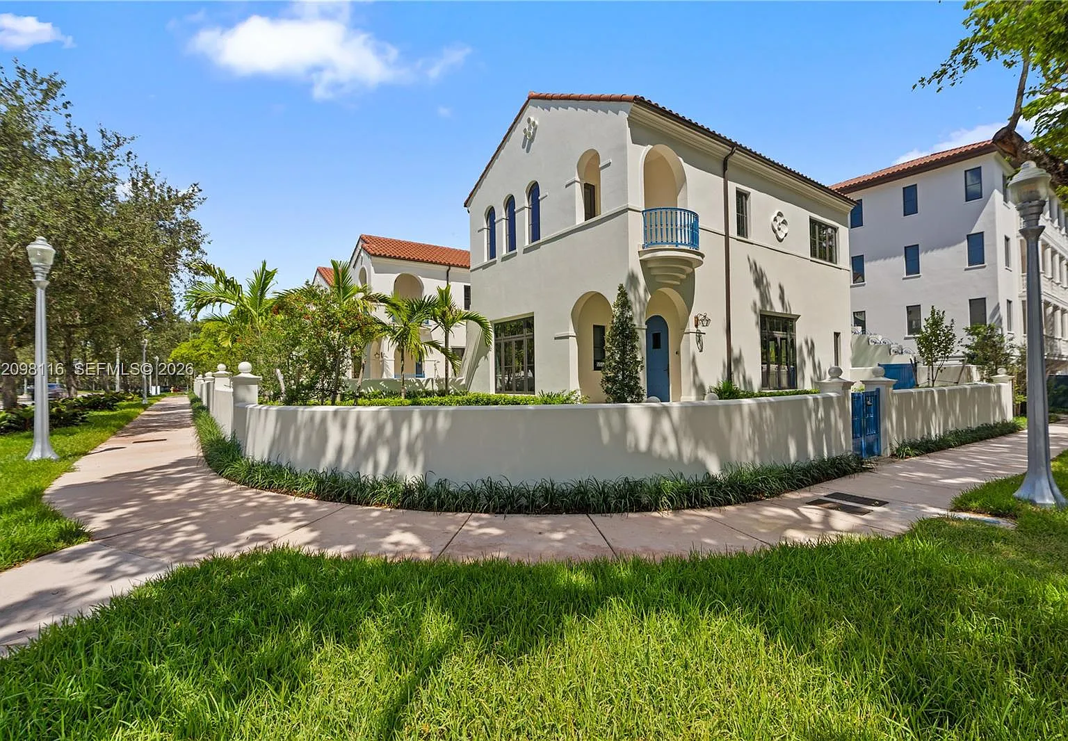 3 bed, 3.5 bath, 2863 sqft, $25,000 — Photo 1