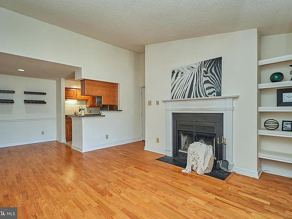 4th image of 1521 Lincoln Way APT 301