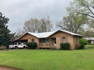 202 James St, Batesville, MS 38606