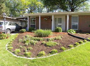 990 Saint Anthony Ln, Florissant, MO 63033