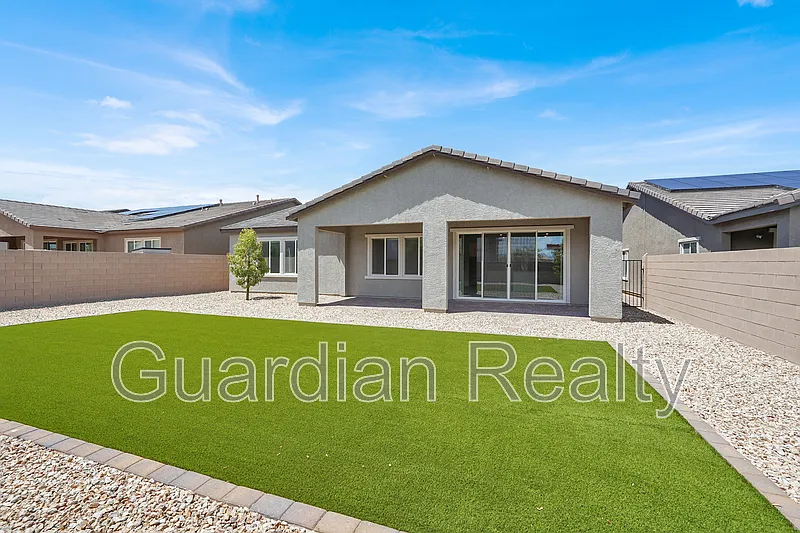 4 bed, 3.5 bath, 2743 sqft, $3,045 — Photo 2