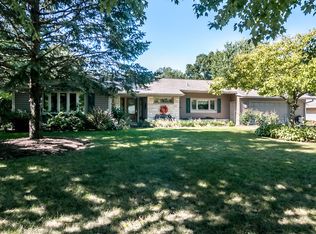 2340 Edgebrook Dr, Rockford, IL 61107