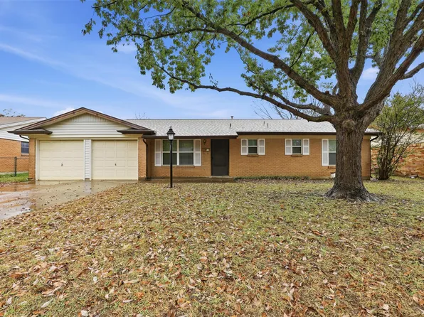 214 NW Jill Ann Dr, Burleson, TX 76028