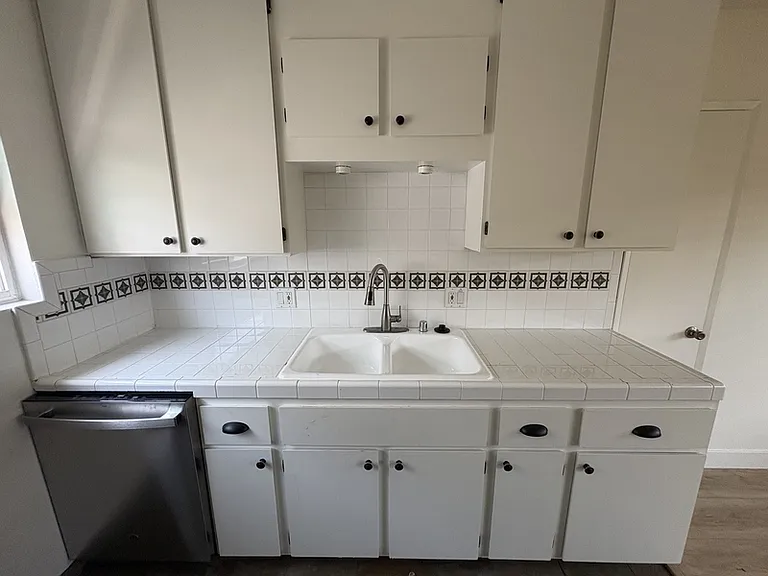 474 Sherman Ave #6 — Photo 17