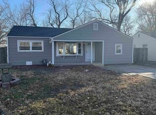 219 E Martha Ave, Mulvane, KS 67110