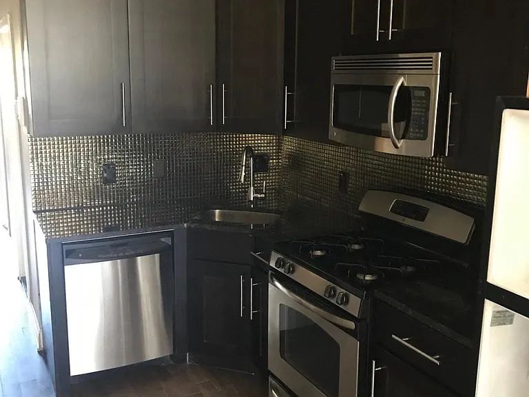 1820 W Girard Ave #2 — Photo 17
