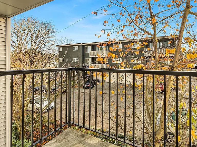 Maple Leaf Residences — Photo 28
