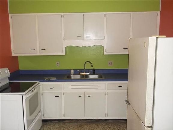 3rd image of 608 Bay Point Ave