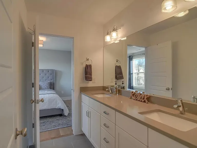 1411B Arthur Ave — Photo 12