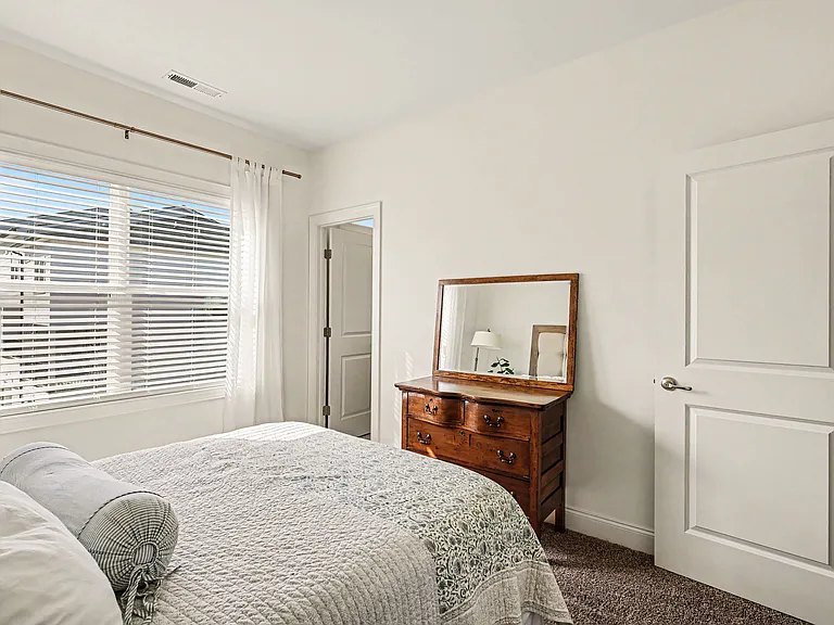 624 Thetford Aly — Photo 10