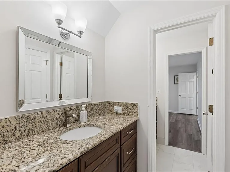 210 Willow Lake Cv — Photo 38