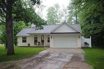 Modern ranch home with an open floor plan and access to Sanford Lake. Built in 2001 this three bedro