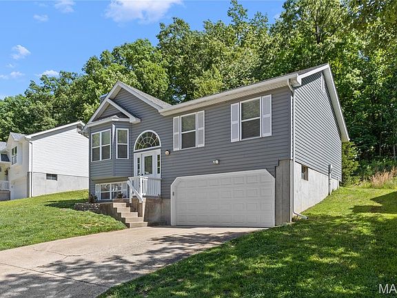 2nd image of 725 Highland Ave