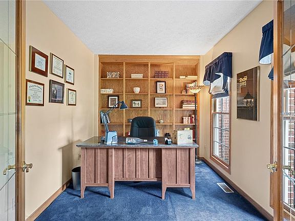 4th image of 7201 Longview Dr