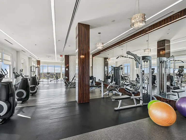 8421 Broad — Photo 21